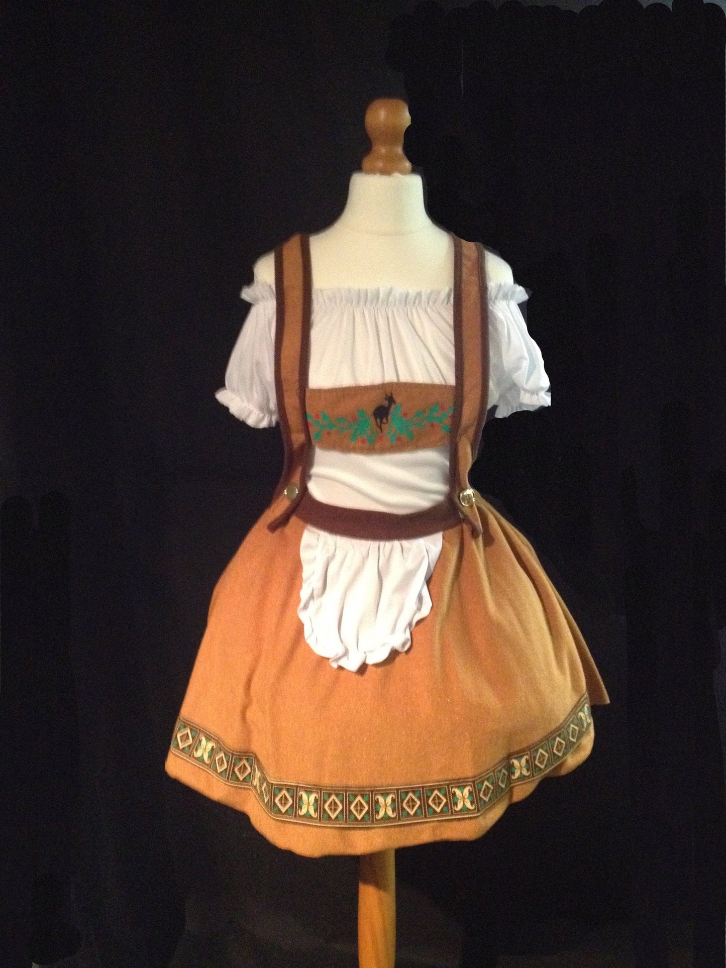 DUTCH LADY LEDERHOSEN (£35.00 HIRE ONLY)