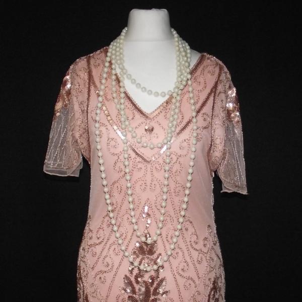 1920s Glam Lady in Peach (HIRE ONLY)