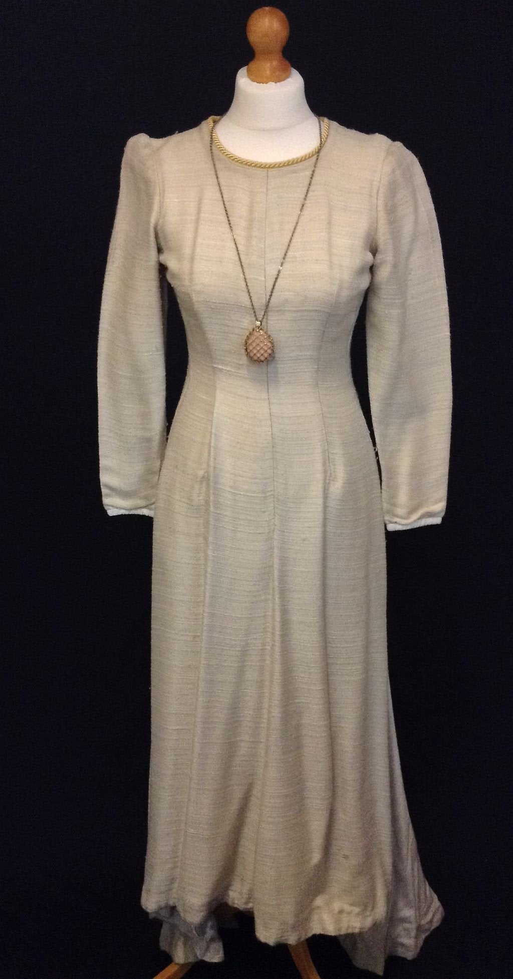 Medieval Lady in Cream (£40.00HIRE ONLY)