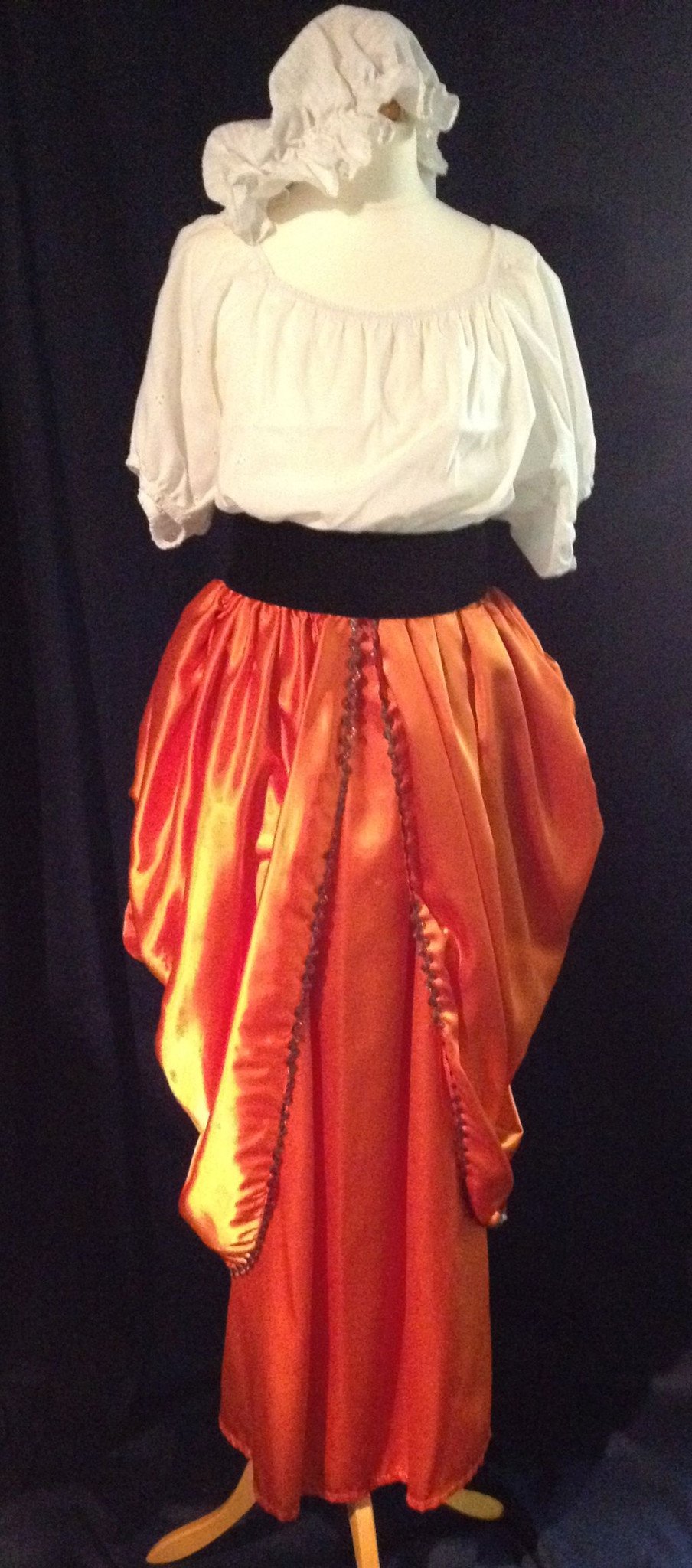 Medieval Wench (£40.00 HIRE ONLY)