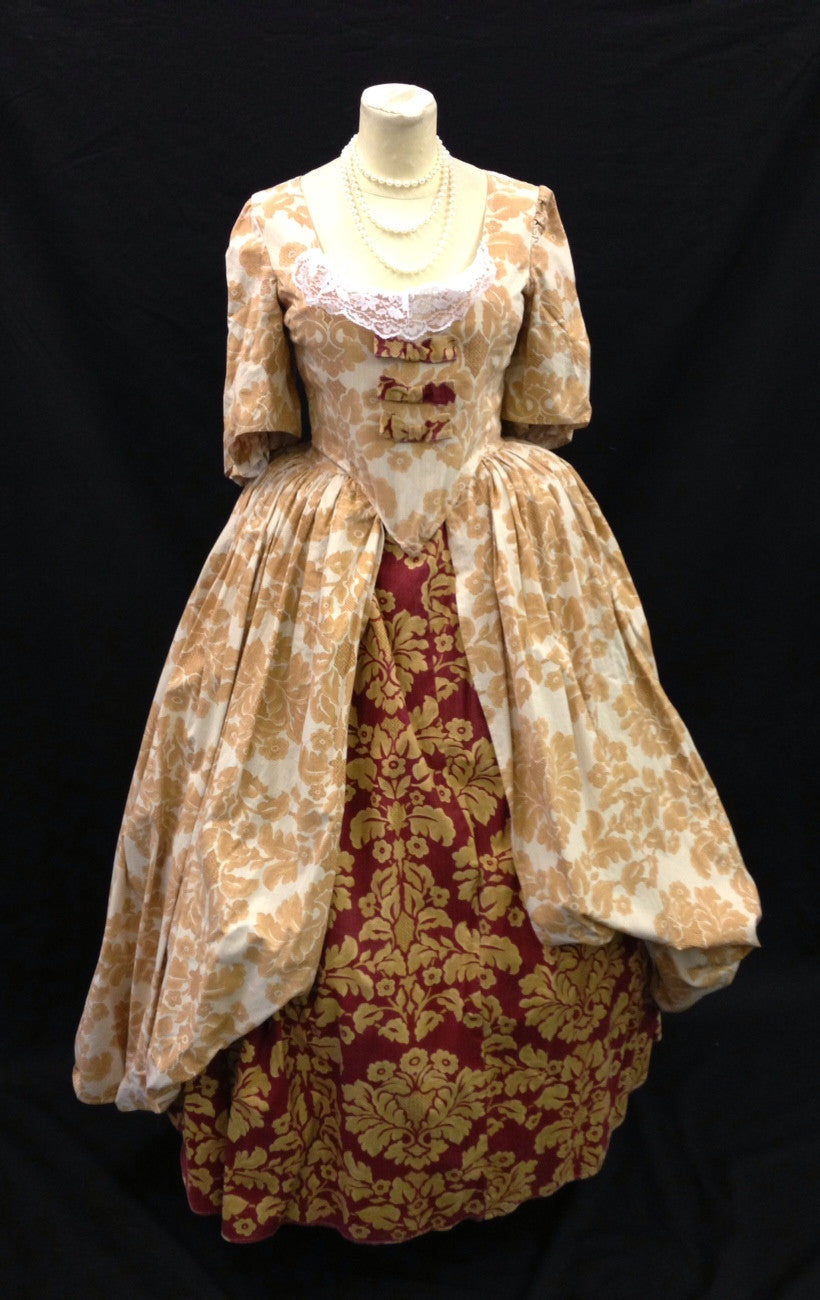 18TH CENTURY DRESS IN CREAM AND GOLD