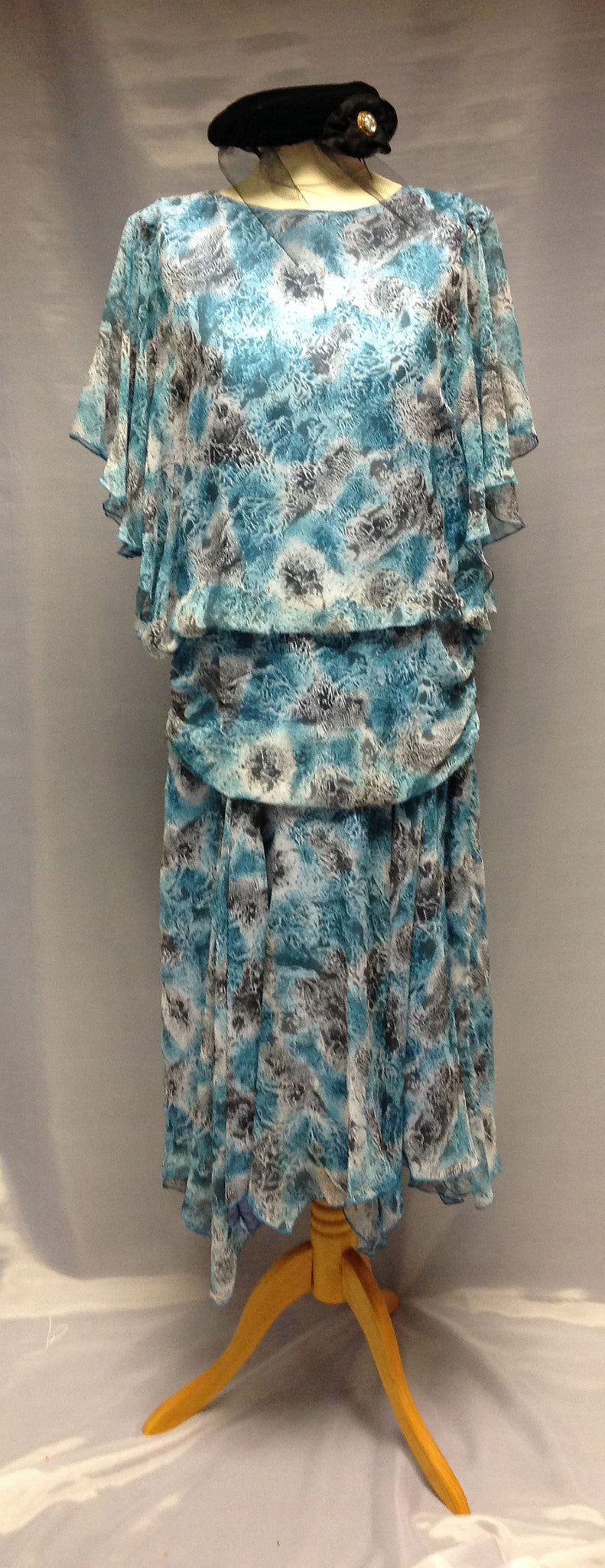 686