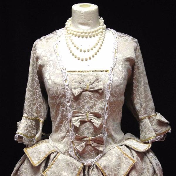18th Century Dress in Cream (£70.00 HIRE ONLY)