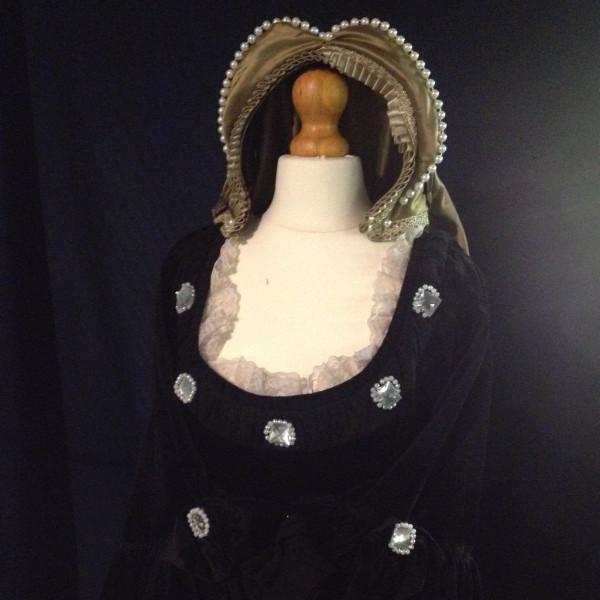 Tudor Lady (Black) (£60.00 HIRE ONLY)