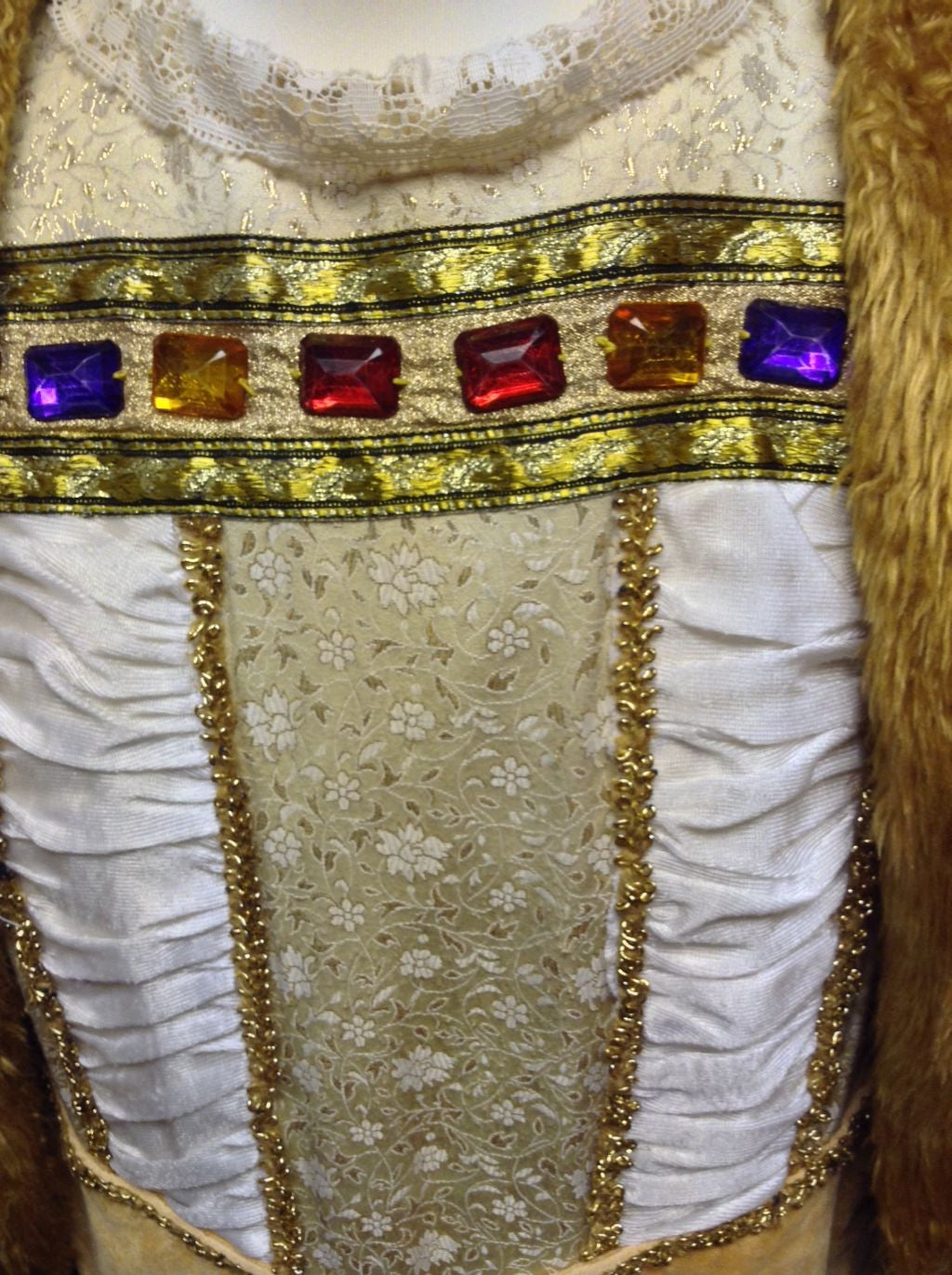 KING HENRY CLOSE UP