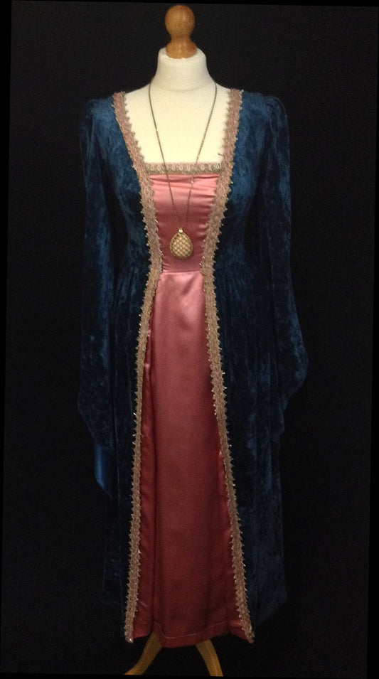 Medieval Lady in Turquoise (£50.00 HIRE ONLY)