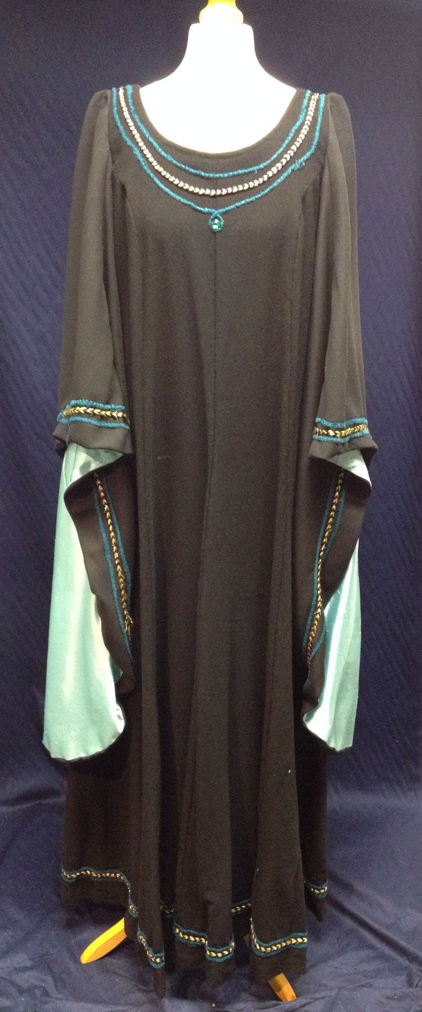 Medieval Lady in black and green (£40.00 HIRE ONLY)