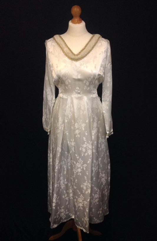 Medieval Lady in White Satin (£50.00 HIRE ONLY)