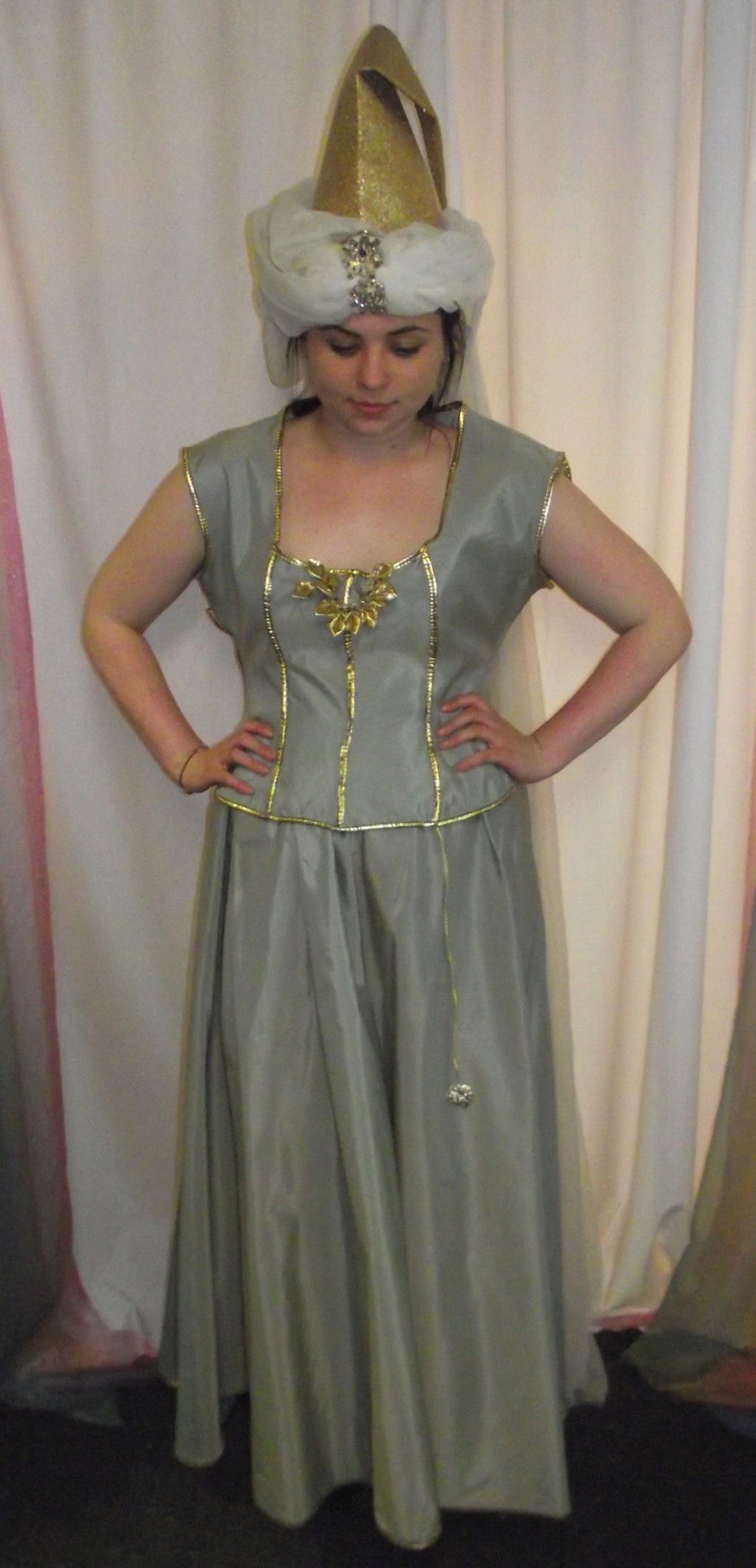 PALE GREEN MEDIEVAL DRESS