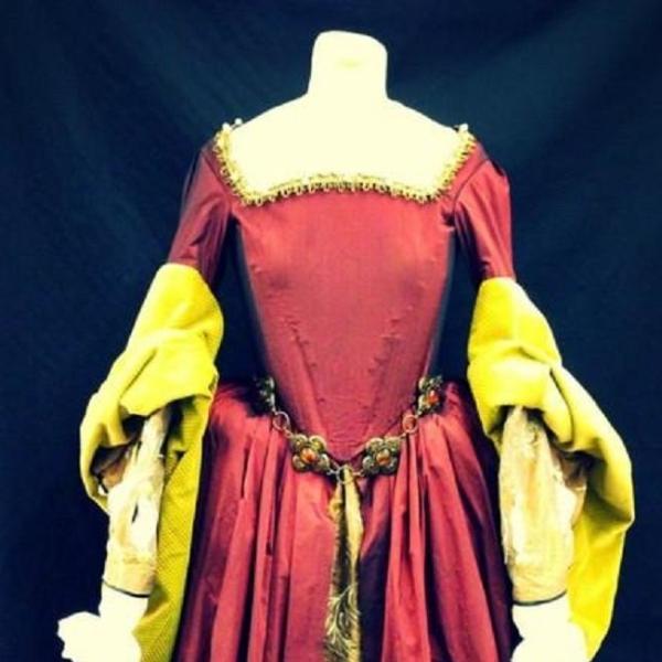 Tudor Lady (Deep Red & Gold) (£70.00 HIRE ONLY)