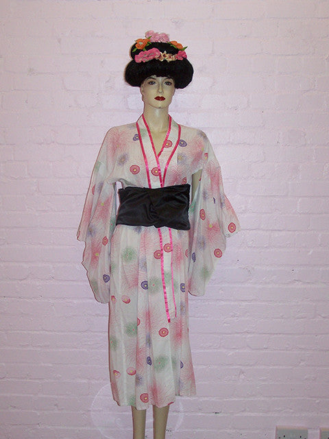 japanese-geisha-girl-costume-in-pink-and-white-3411.jpg